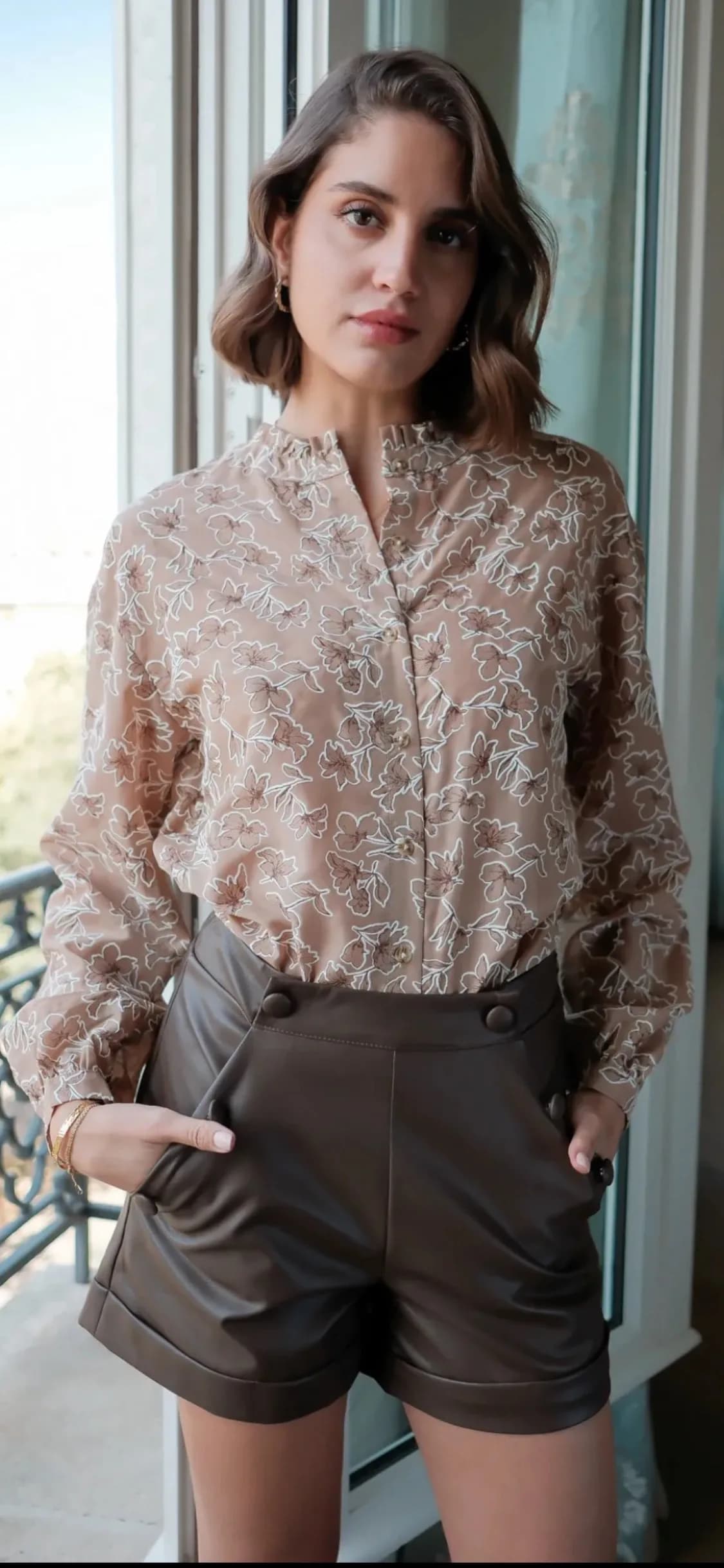 Chemise multicolore, de face