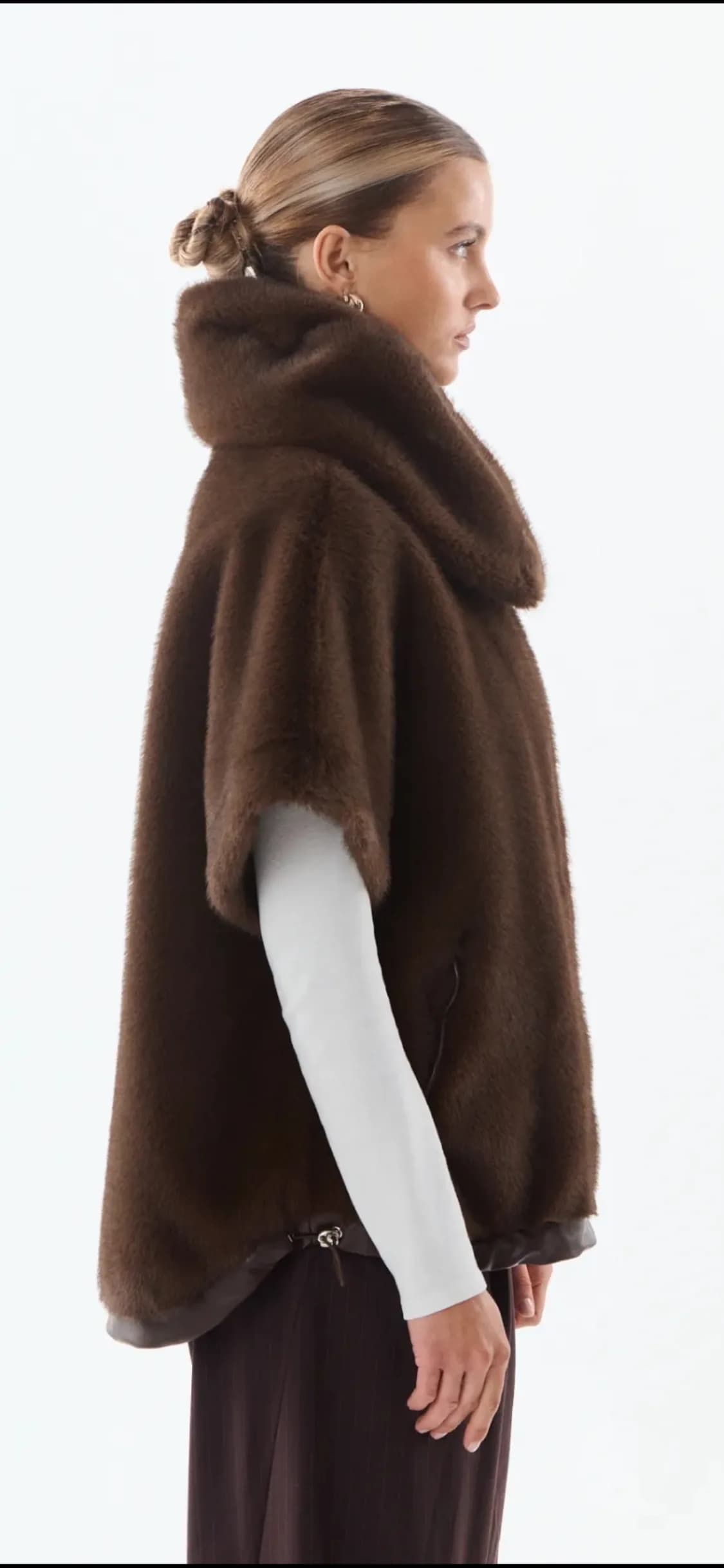 Gilets Sarina en polyester marron chocolat, à plat