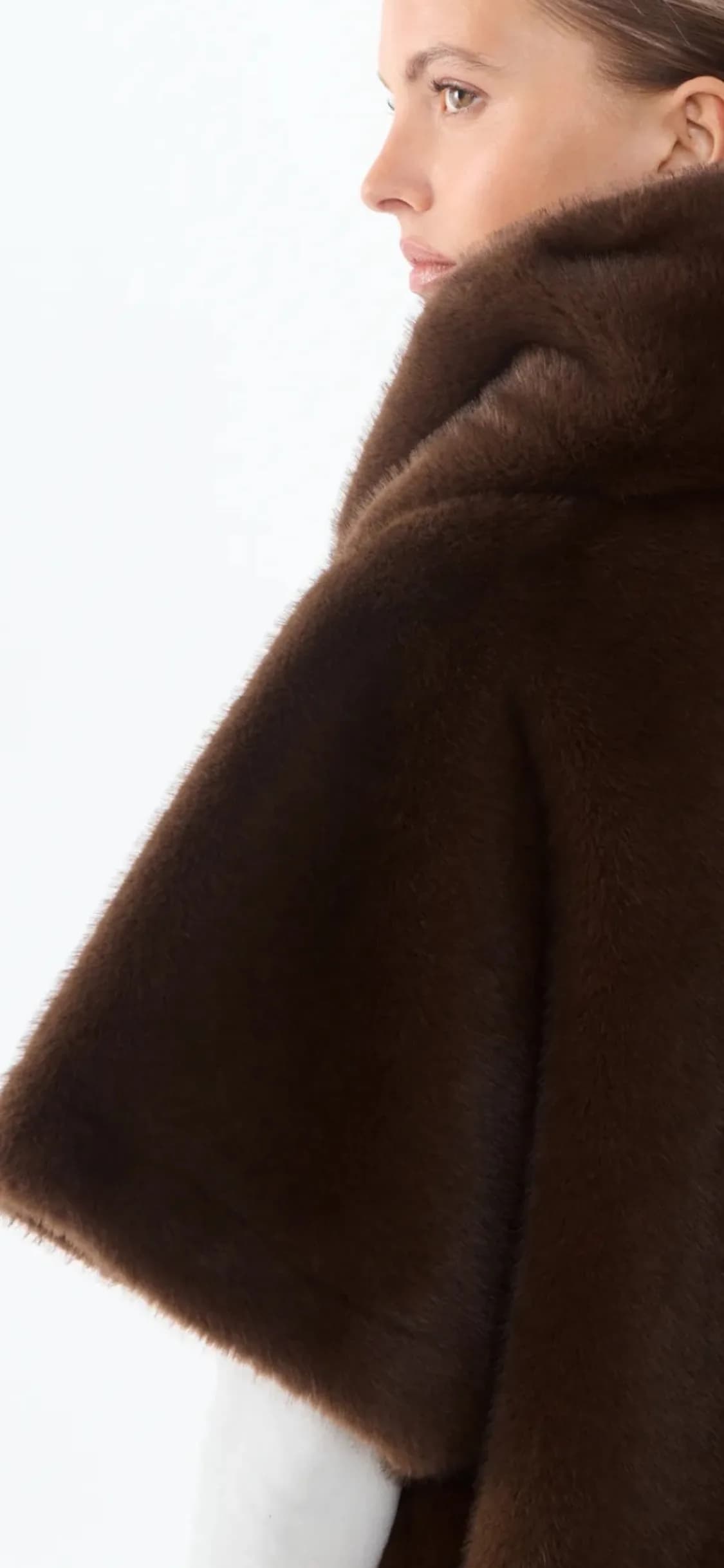 Gilets Sarina en polyester marron chocolat, détail de la matière