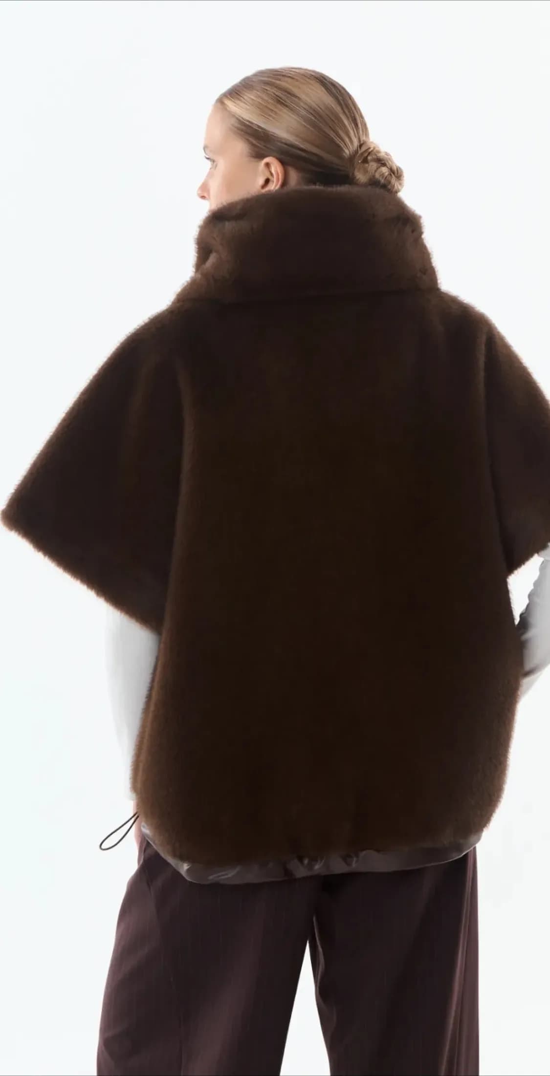 Gilets Sarina en polyester marron chocolat, détail des finitions