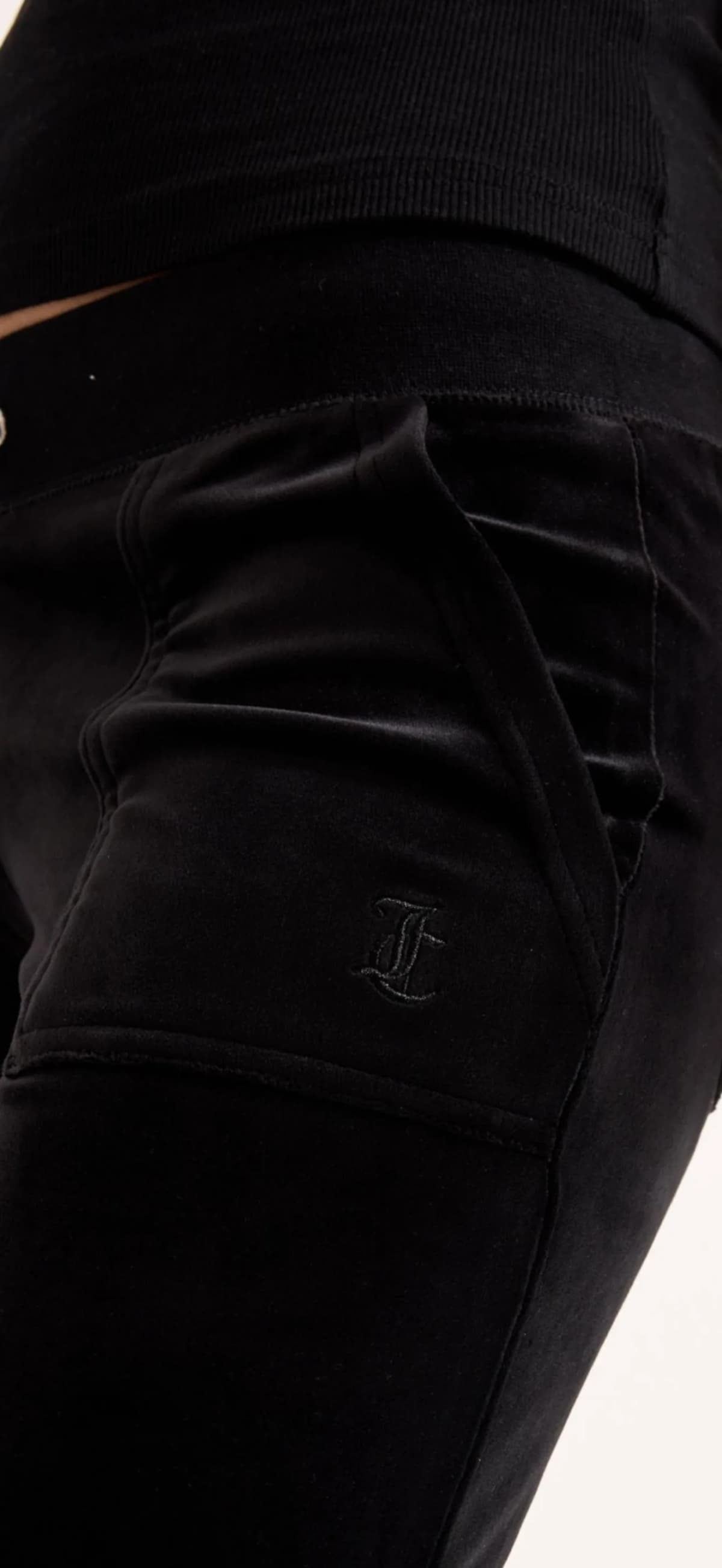 Pantalon Juicy Couture noir, de profil