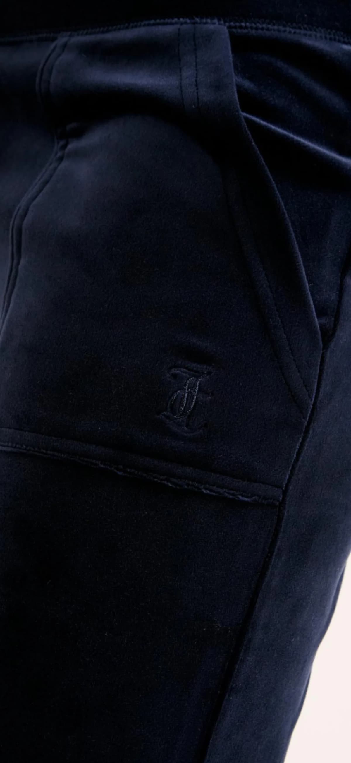 Pantalons Juicy Couture, de profil