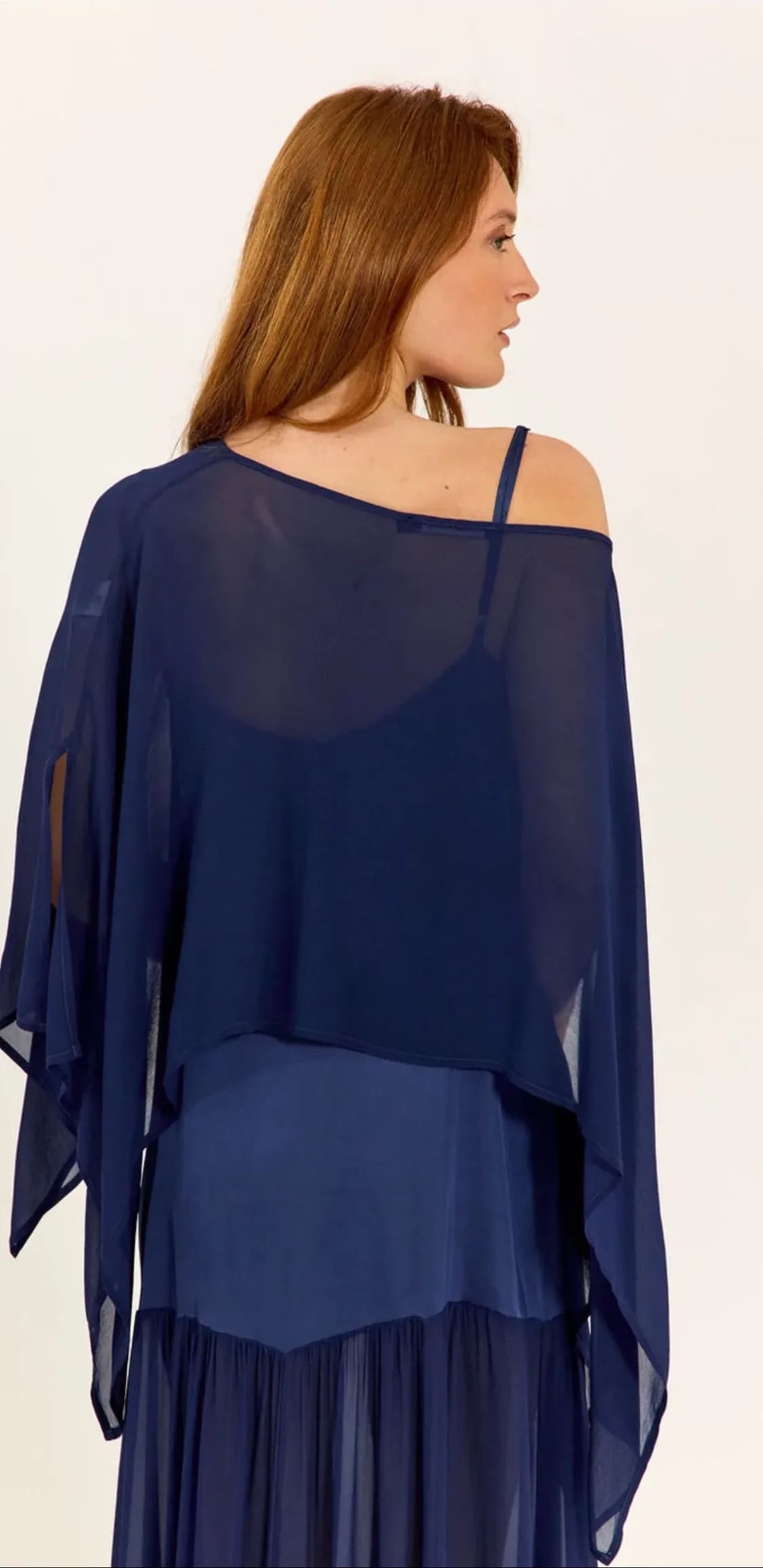 Poncho bleu, de face