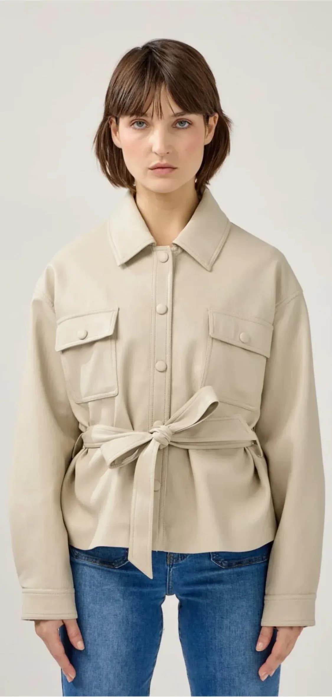 Veste Iloria en polyester beige, détail de la matière
