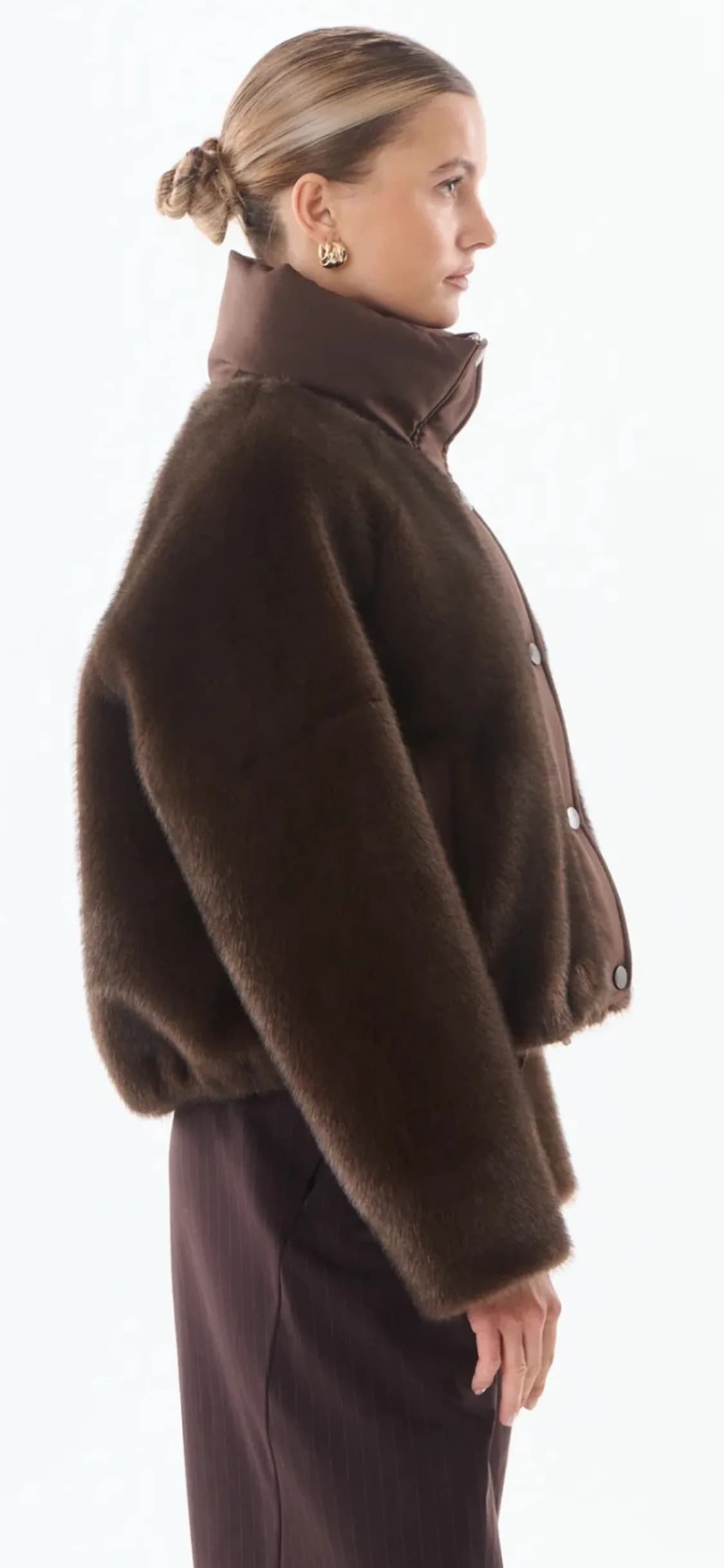 Veste Polly en polyester marron chocolat, détail de la matière