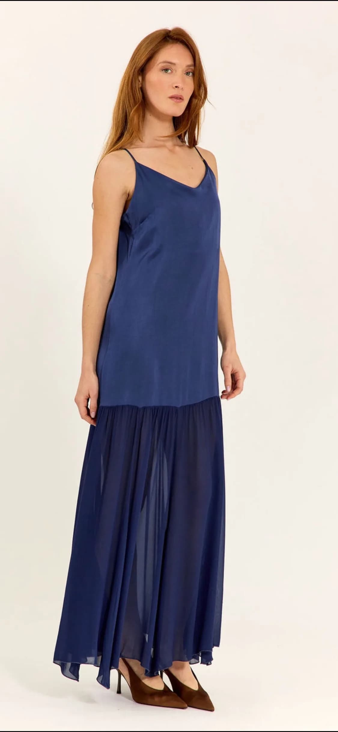 Robe longue bleu marine, plissée, bretelles, vue 2