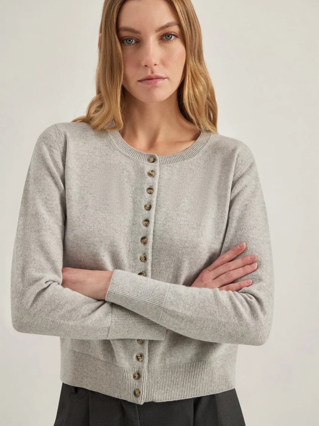 Cardigan court en laine Geelong, petits boutons, vue 2