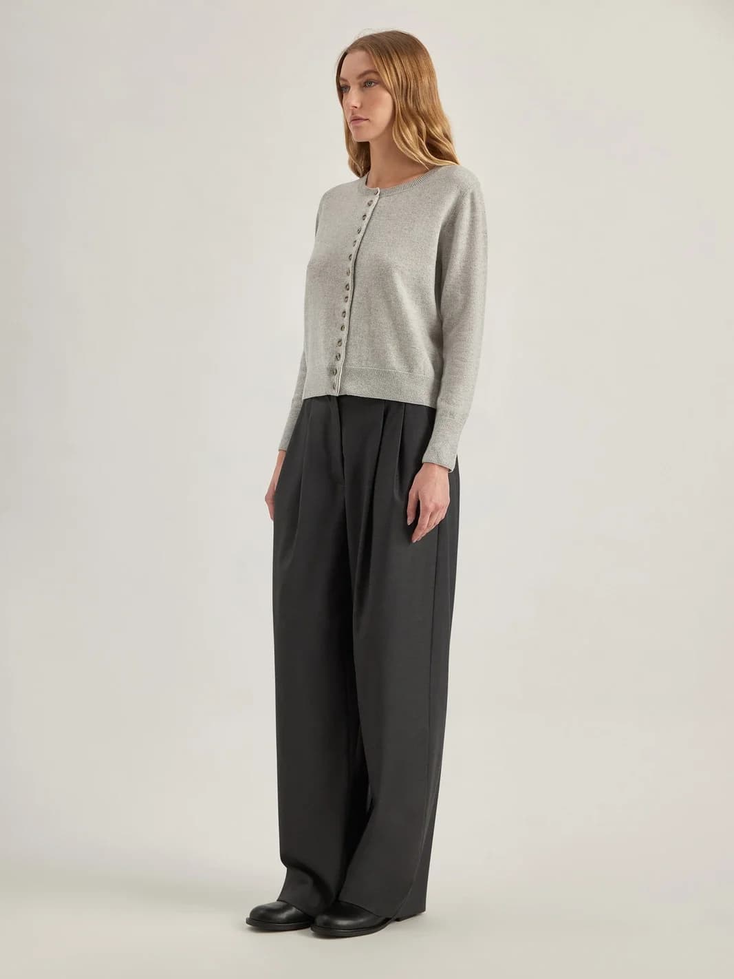 Cardigan court en laine Geelong, petits boutons, vue 3