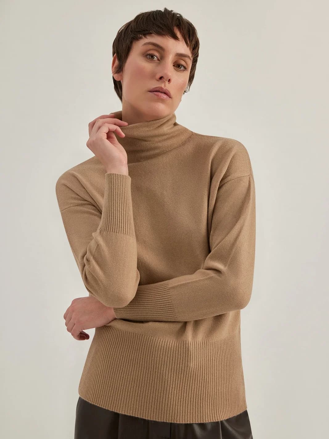 Pull col roulé souple en laine et cachemire, vue 2
