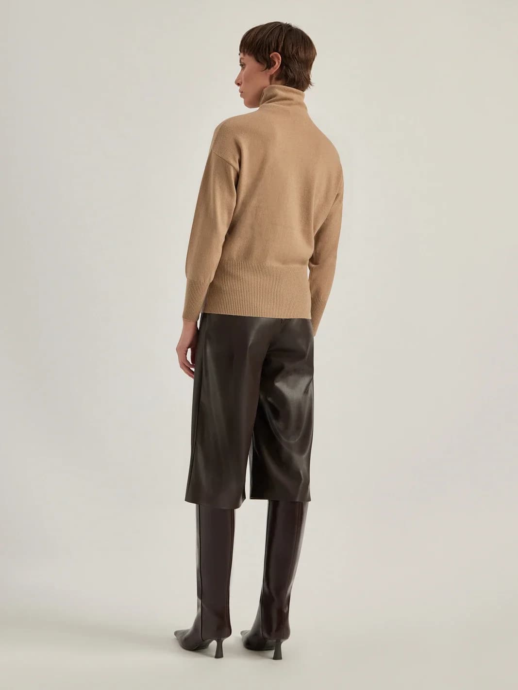 Pull col roulé souple en laine et cachemire, vue 4