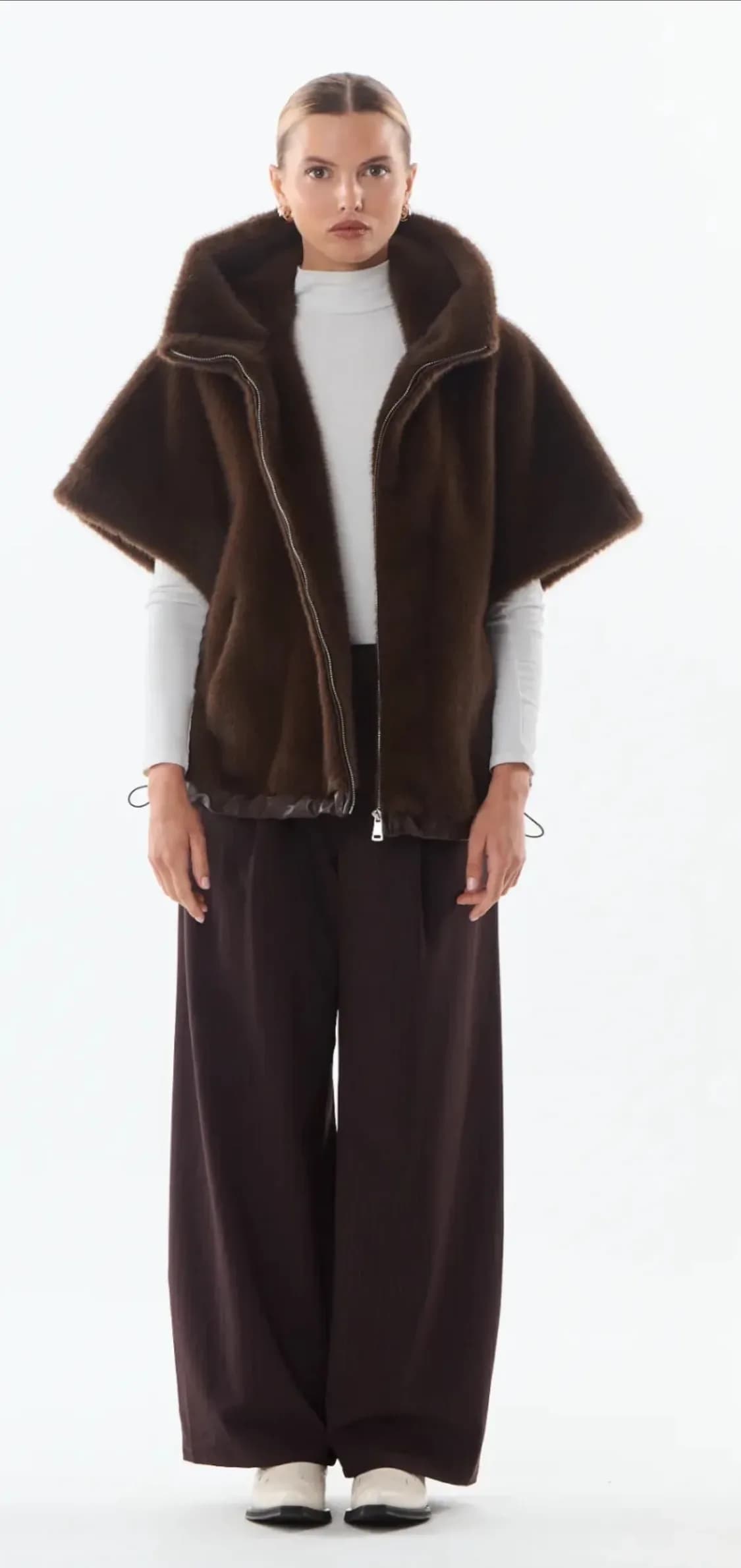 Gilet cape marron en fausse fourrure, vue 2