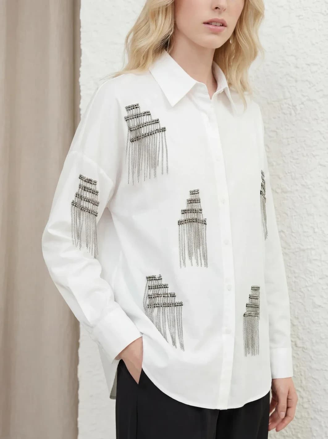 Chemise blanche brodée de cristaux, vue 2