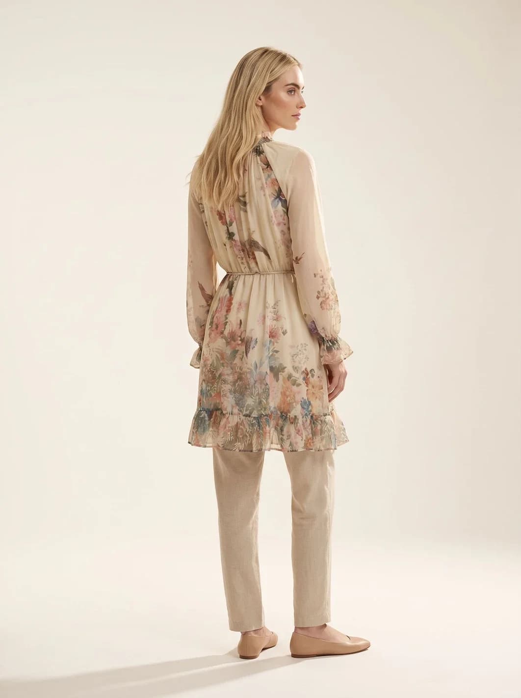 Robe courte beige fleurie, manches longues, vue 4