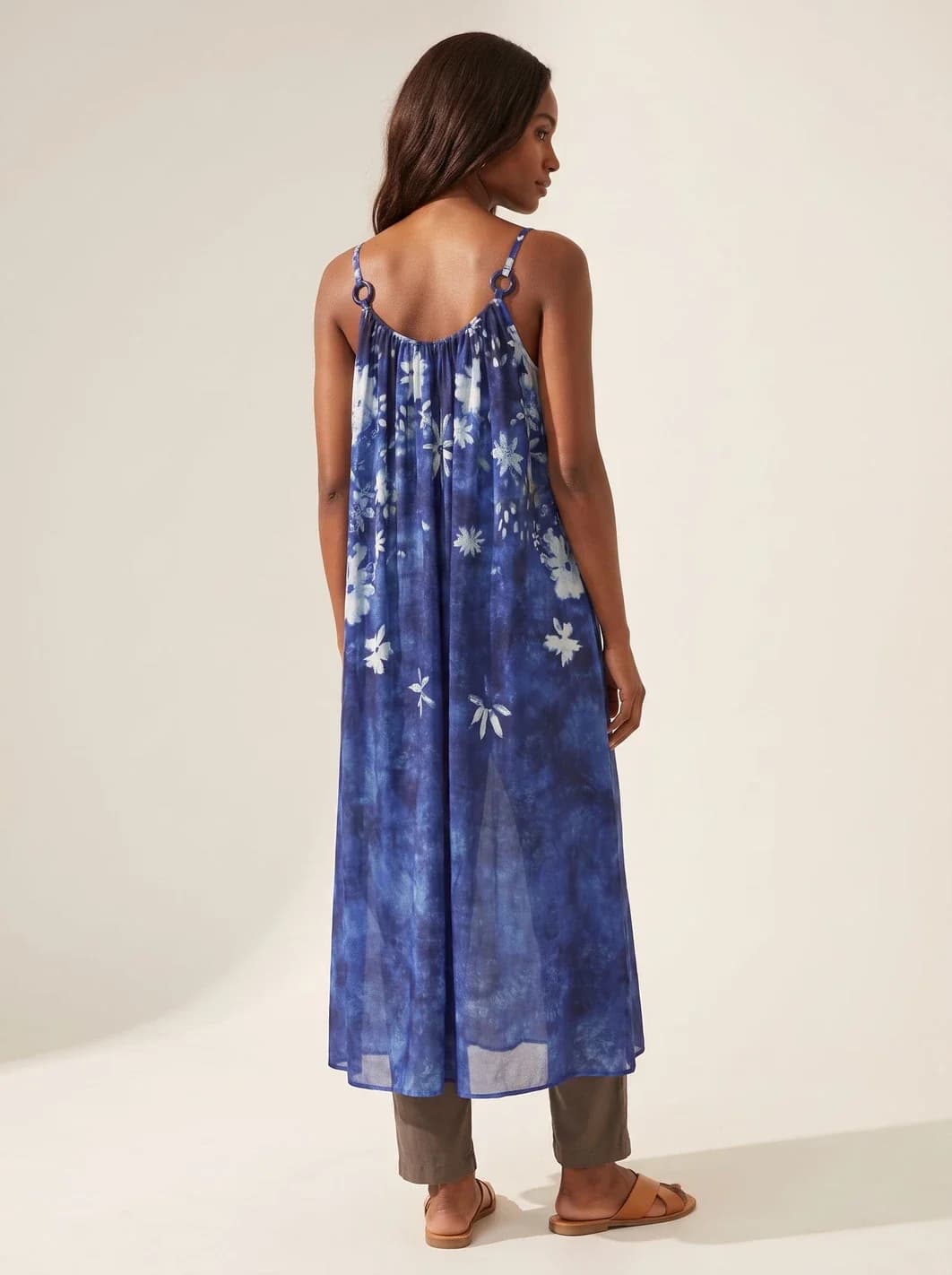 Robe longue bleu marine, fleurie, sans manches, vue 9