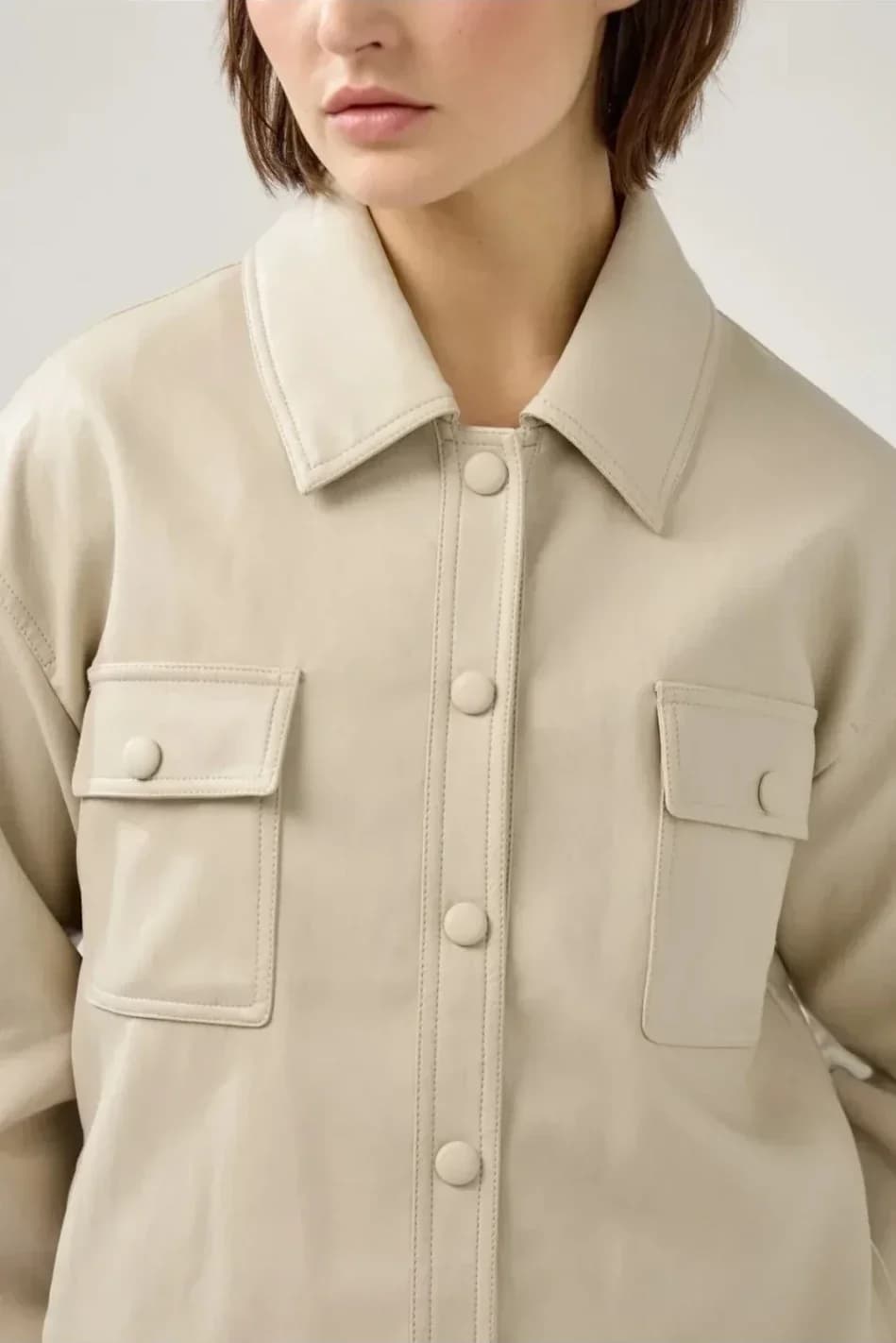 Veste ceinturée beige en similicuir, vue 7