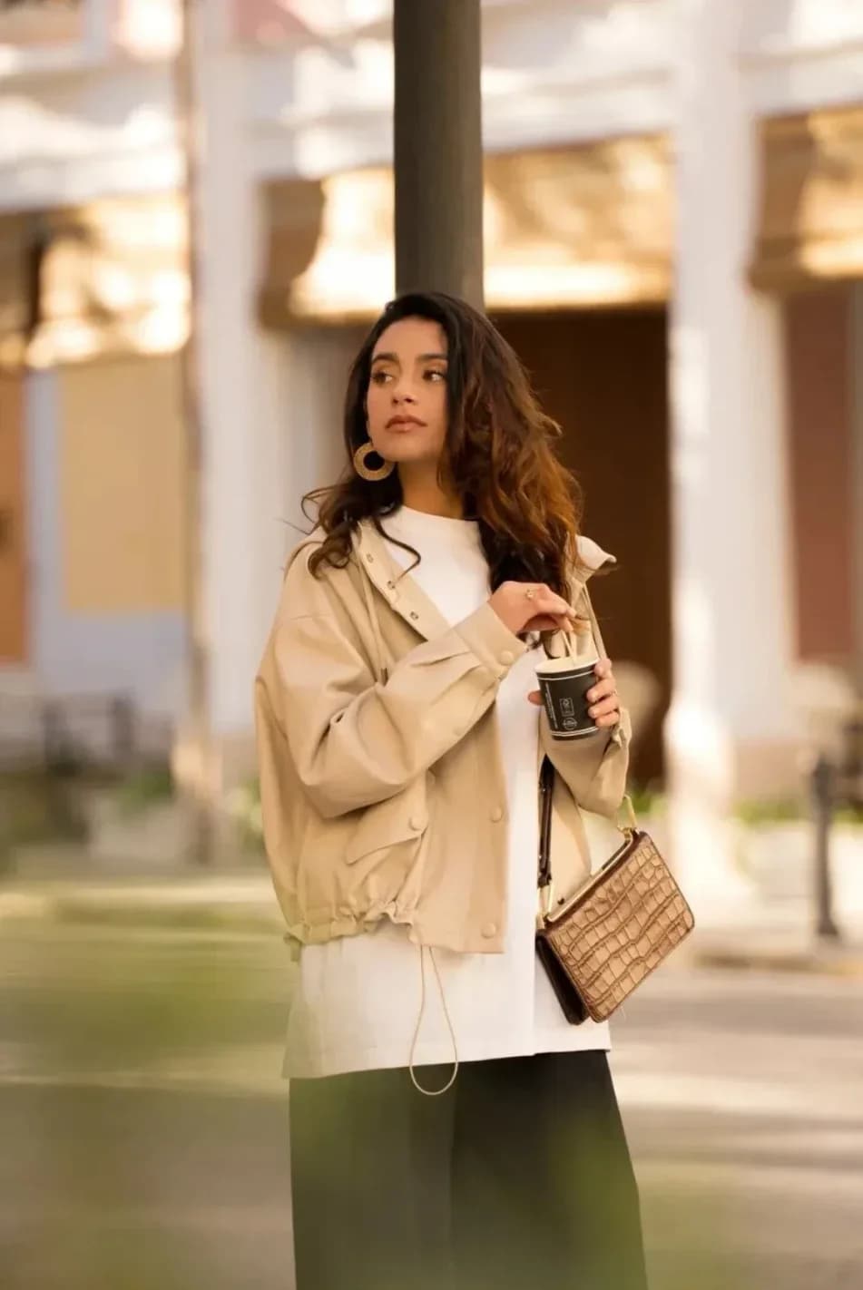 Veste zippée beige en similicuir, vue 4